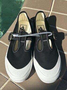 Vans Mary Jane Style 93 Sneakers – Women’s Size 7.5 – New